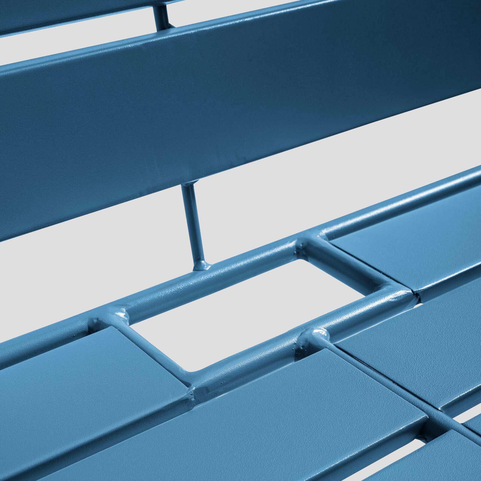 Salon de jardin en métal avec 2 fauteuils et 1 banc