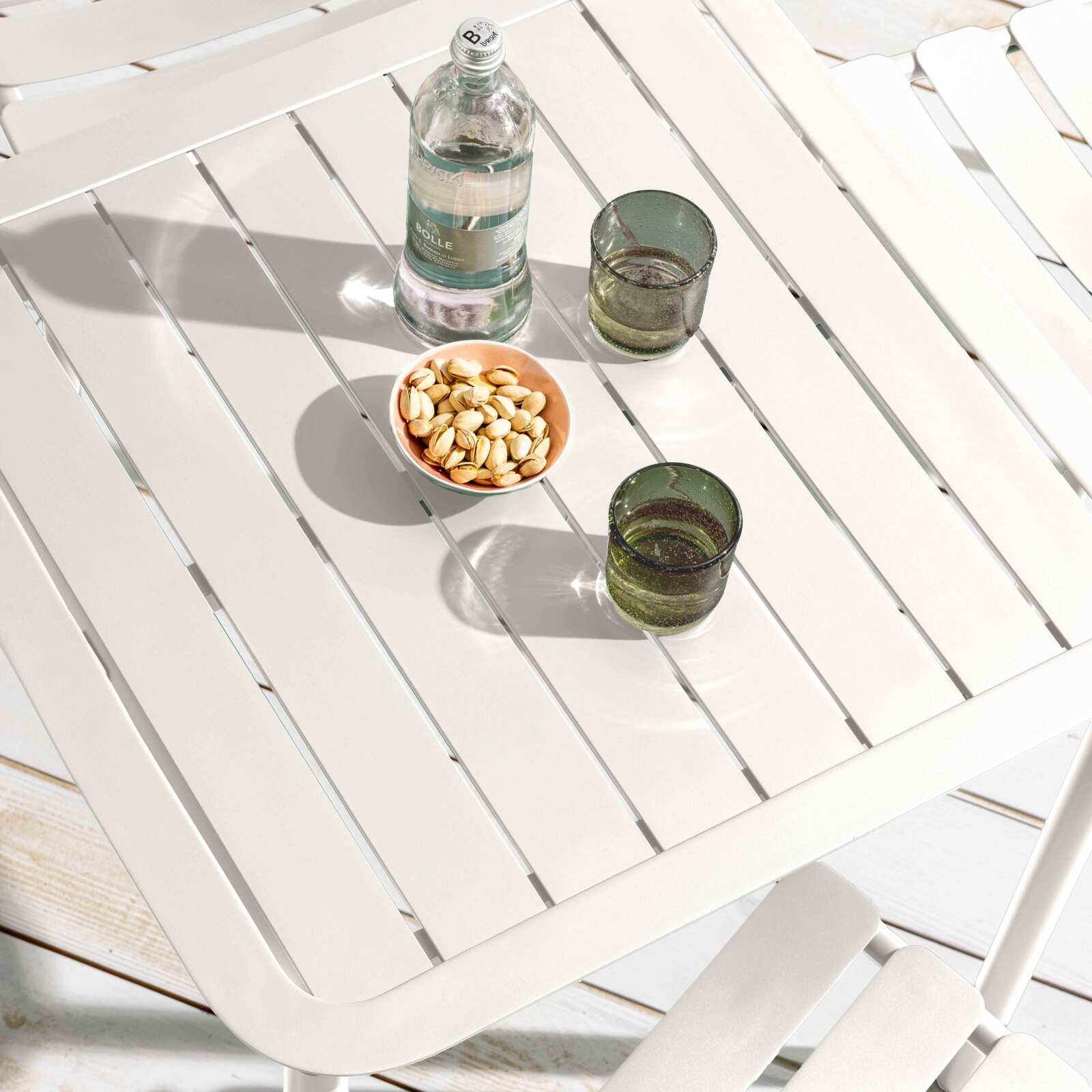 Table de terrasse carrée 70 x 70 cm et 2 chaises avec accoudoirs en aluminium