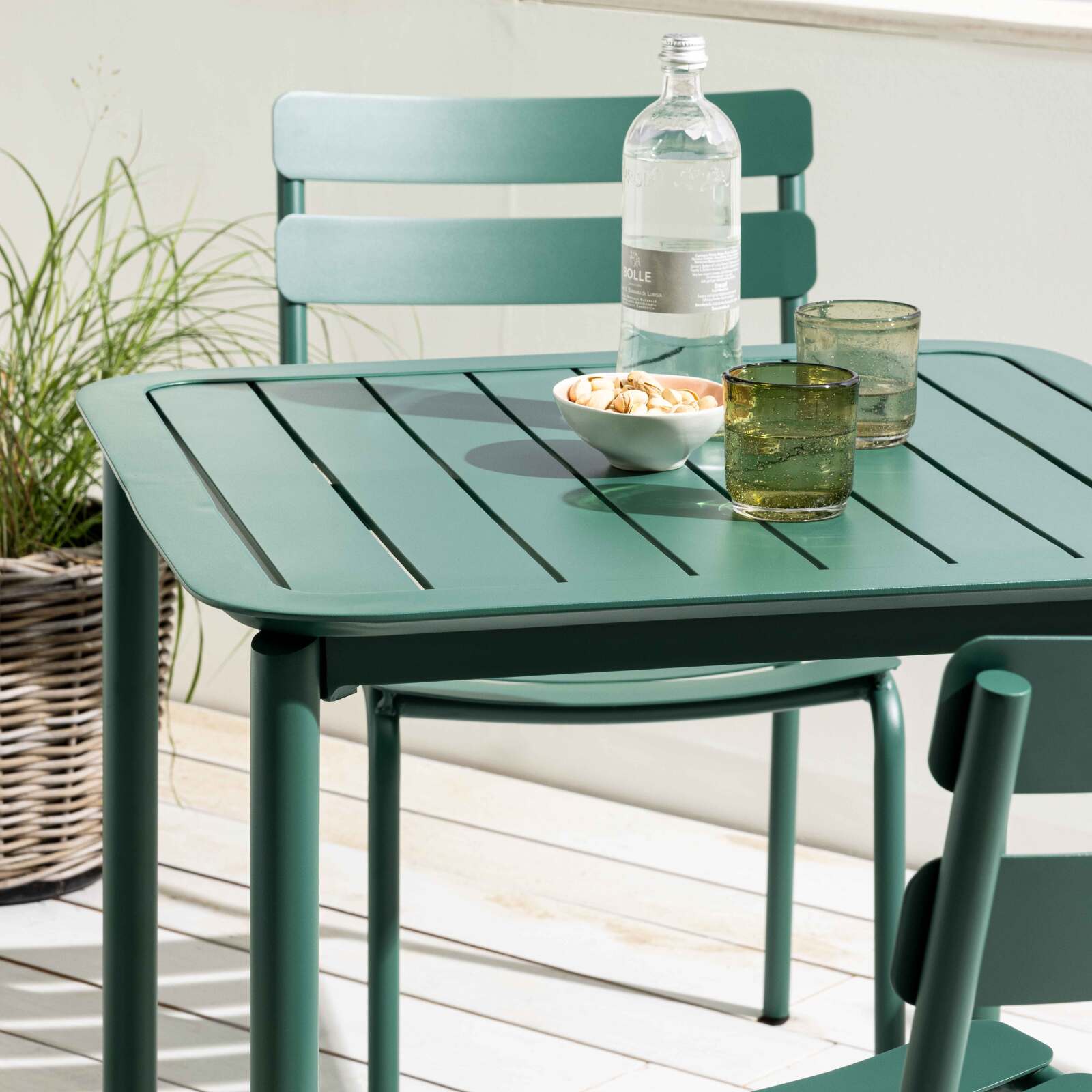 Table de terrasse carrée 70 x 70 cm et 4 chaises en aluminium