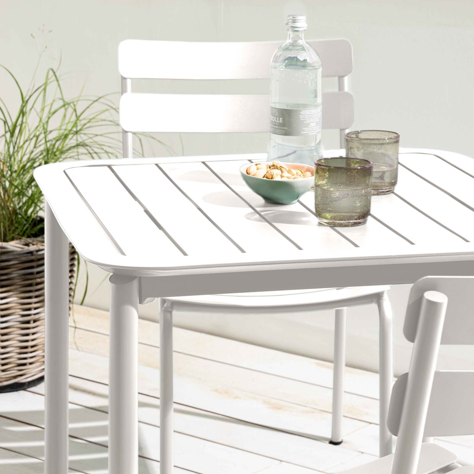 Table de terrasse carrée 70 x 70 cm et 2 chaises en aluminium