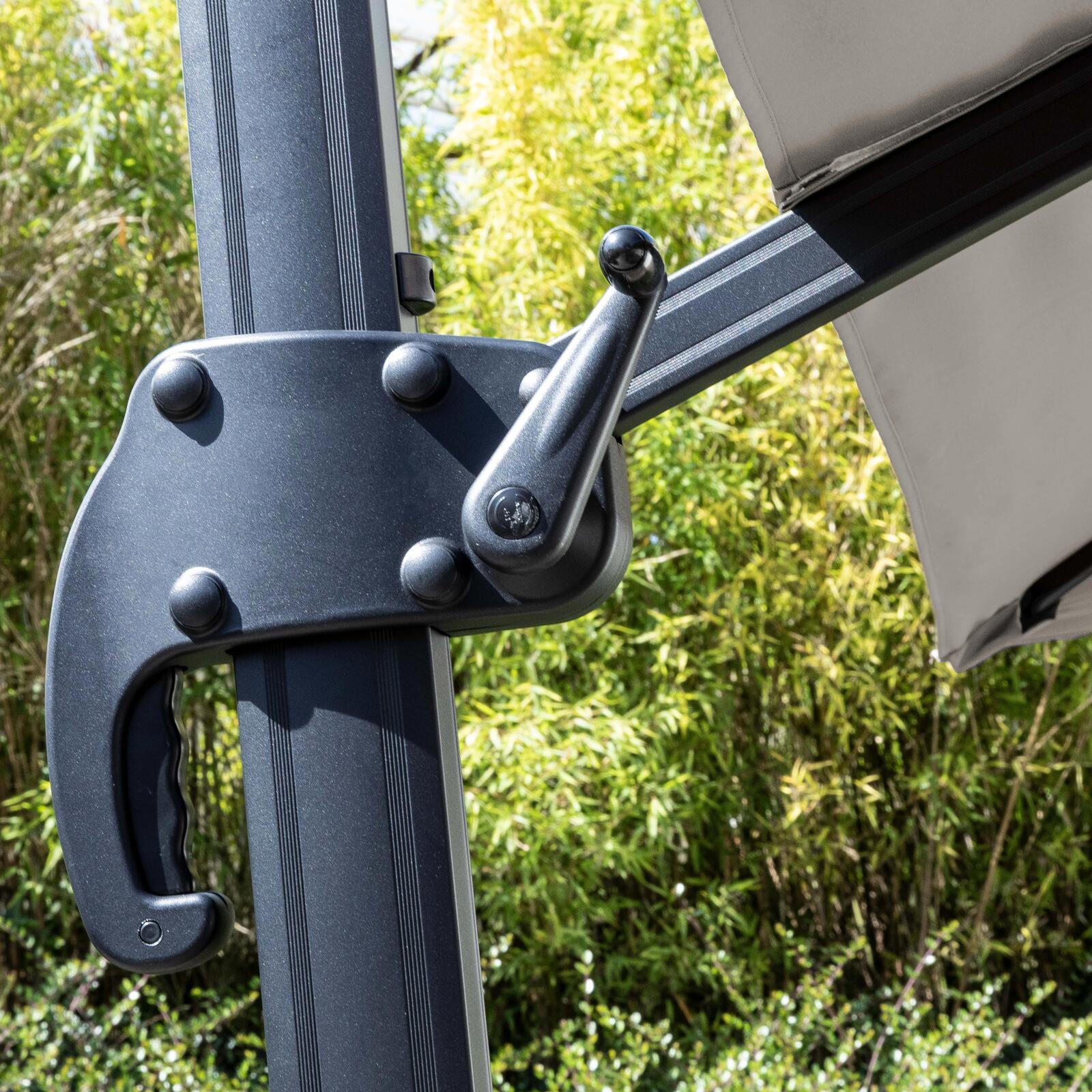 Parasol déporté (3 x 3m) rotatif 360° et Dalle à lester sur roues 100 L