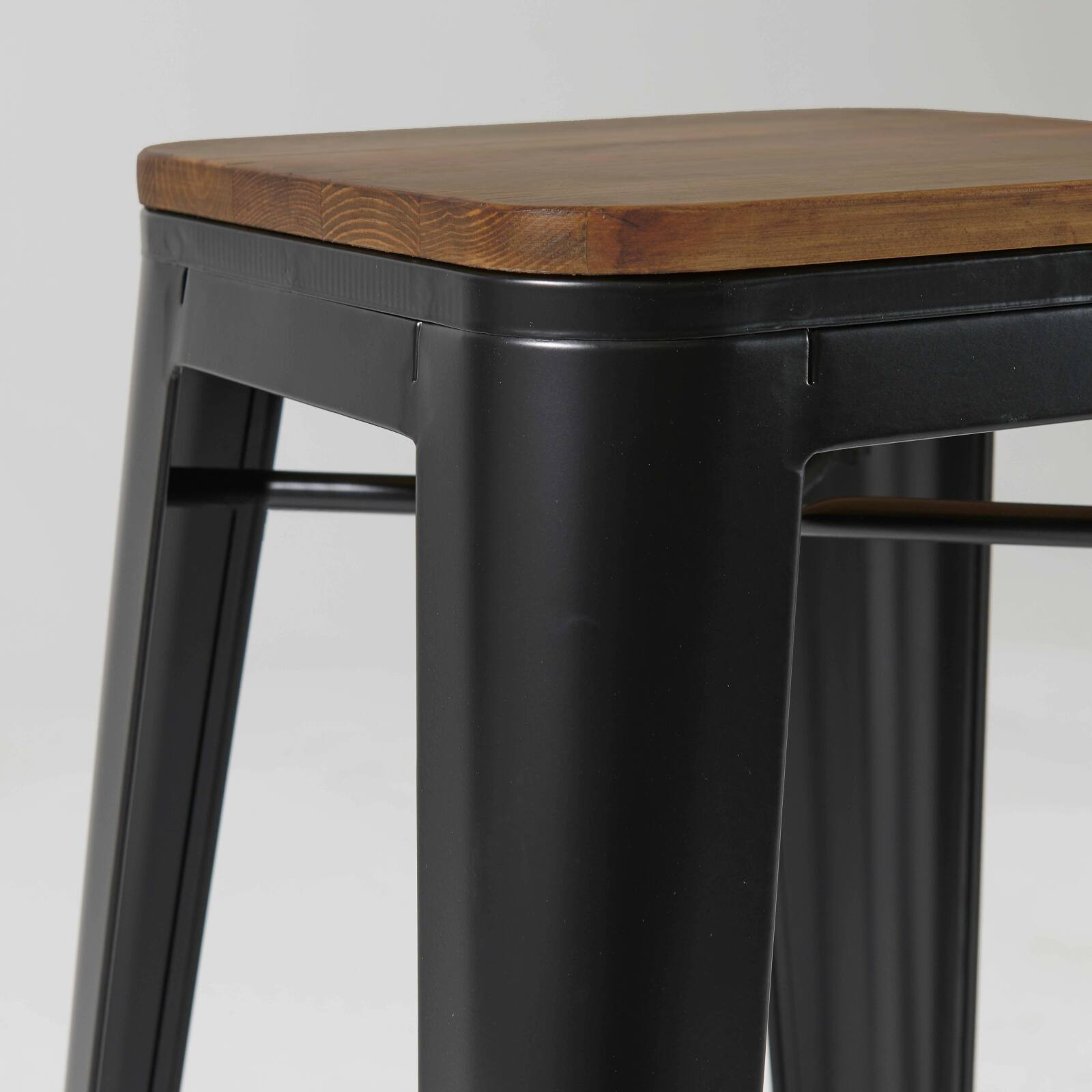 Lot de 4 tabourets de bar en acier mat et bois