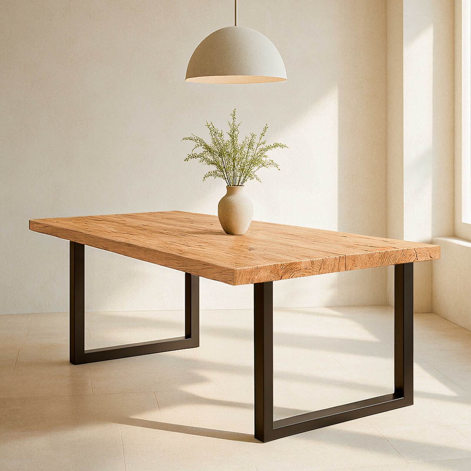 Table à manger rectangulaire en chêne FSC® avec bords irréguliers et pieds en forme de U