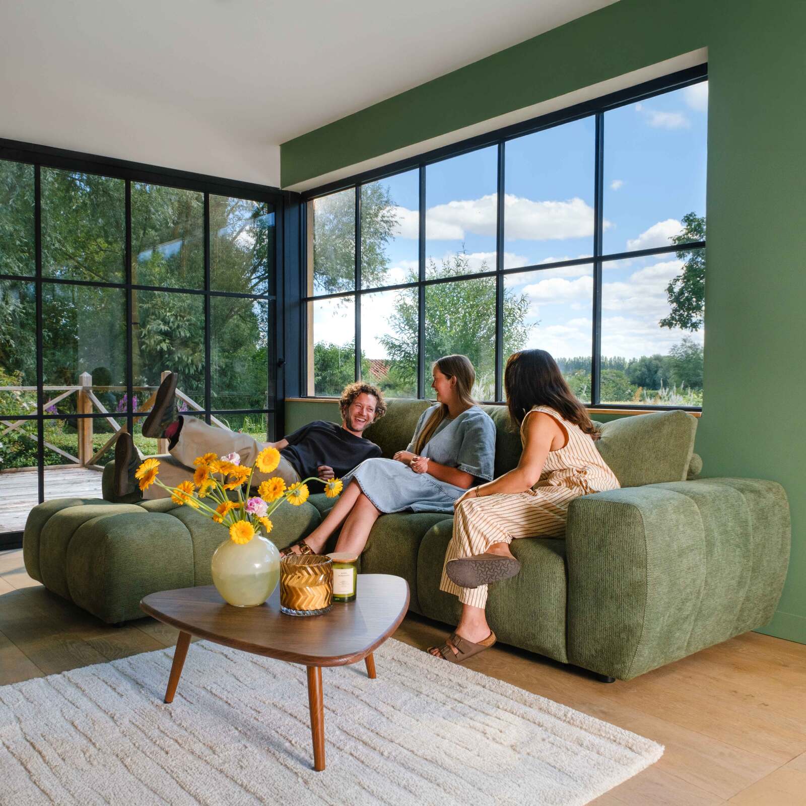 Canapé d'angle 3 places en tissu avec méridienne gauche et coussins