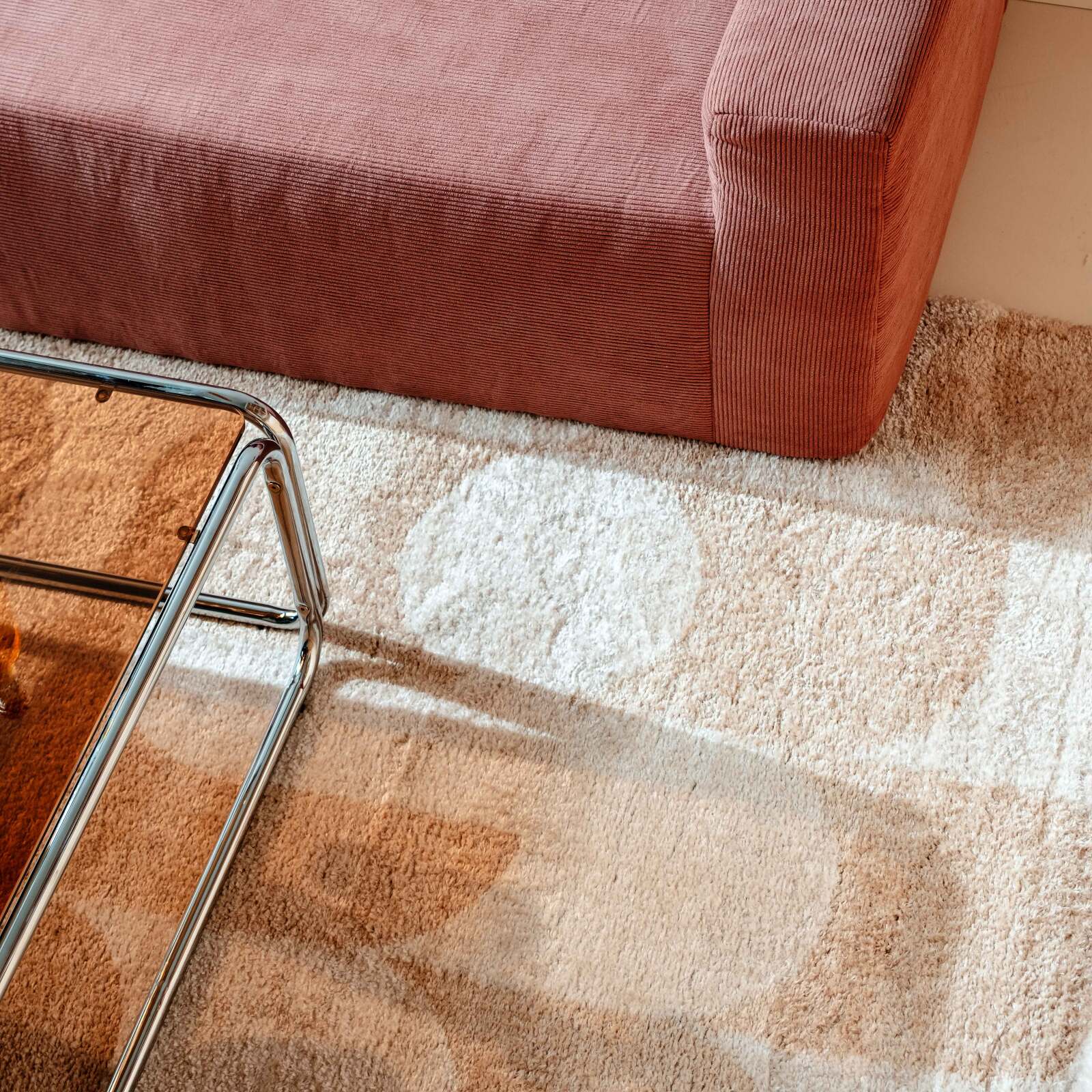 Tapis motif géométrique à poils longs en matière recyclée rectangulaire