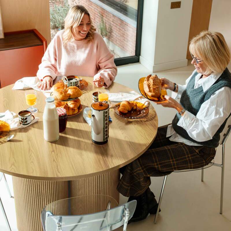 Table à manger ronde effet bois 4 personnes