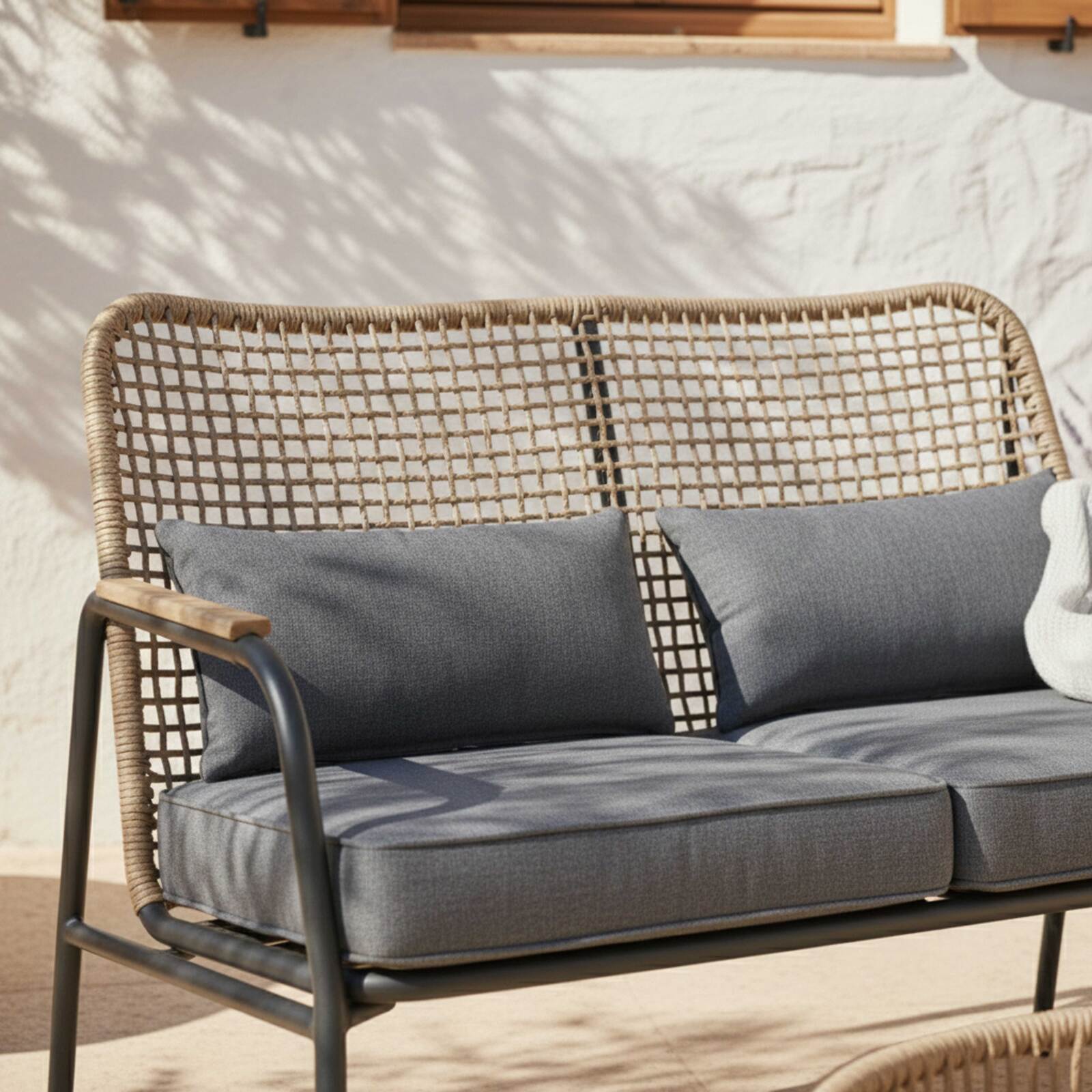 Salon de jardin 4 places en rotin synthétique, avec un canapé, 2 fauteuils et table basse