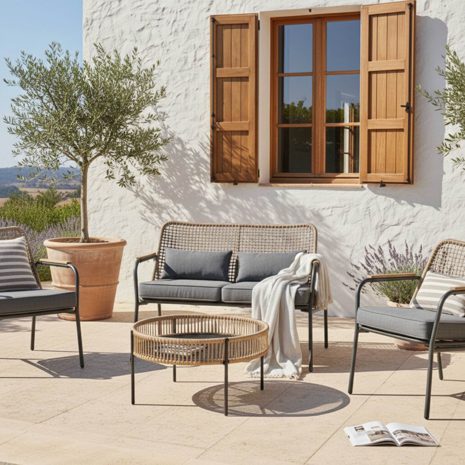 Salon de jardin 4 places en rotin synthétique, avec un canapé, 2 fauteuils et table basse