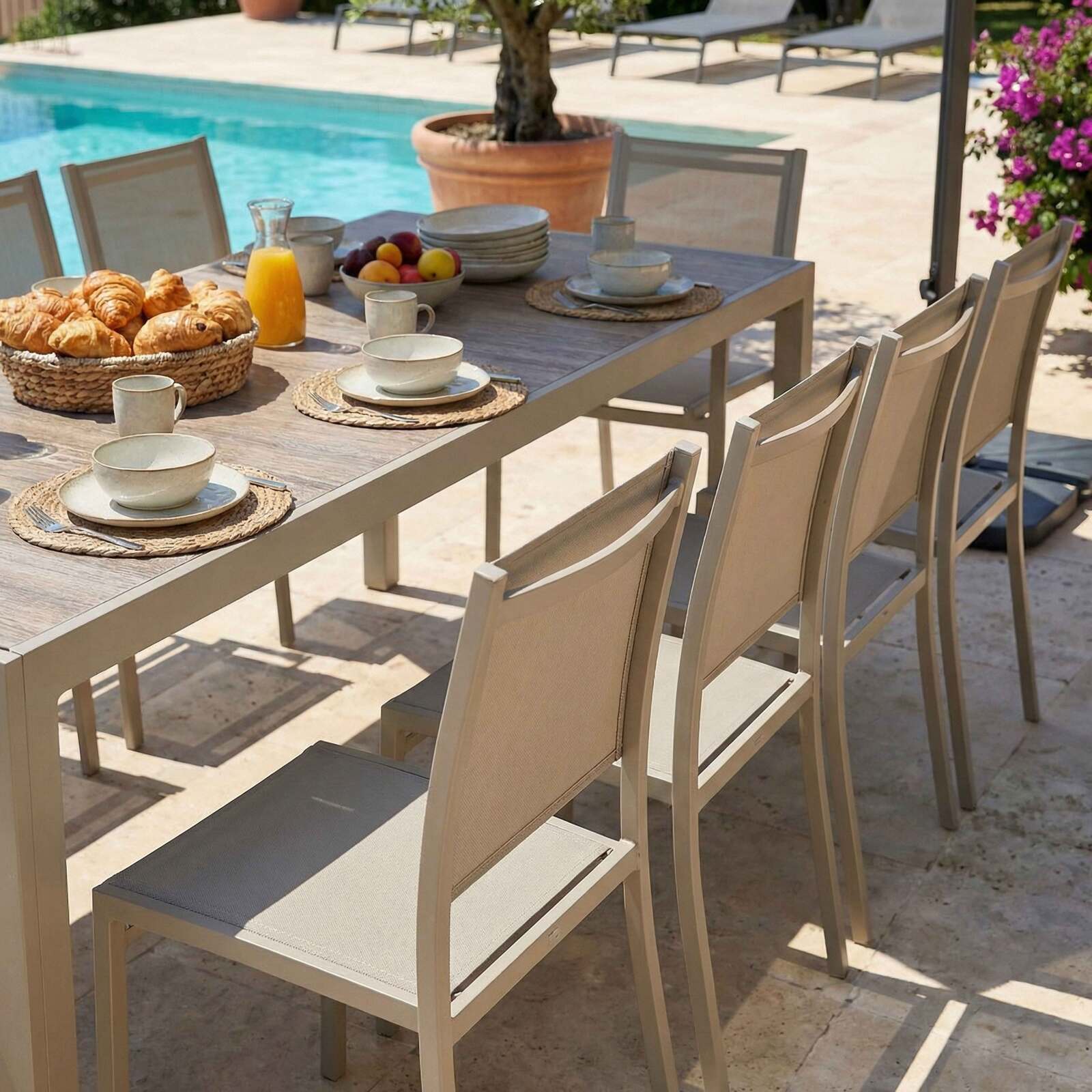 Table de jardin en aluminium et céramique effet bois 206x100 cm et 10 chaises en textilène
