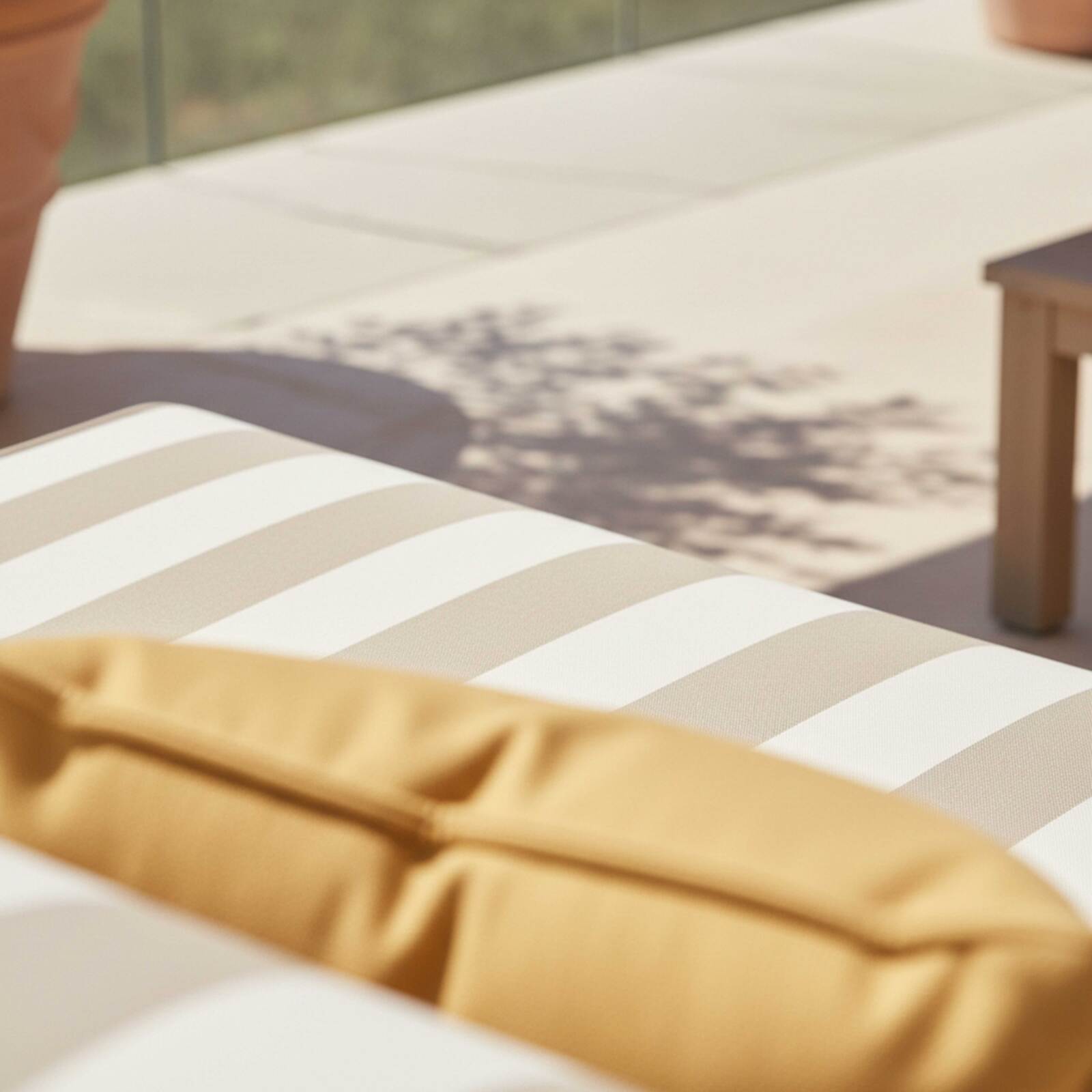 Salon de jardin modulable rayé 2 places avec 2 chauffeuses