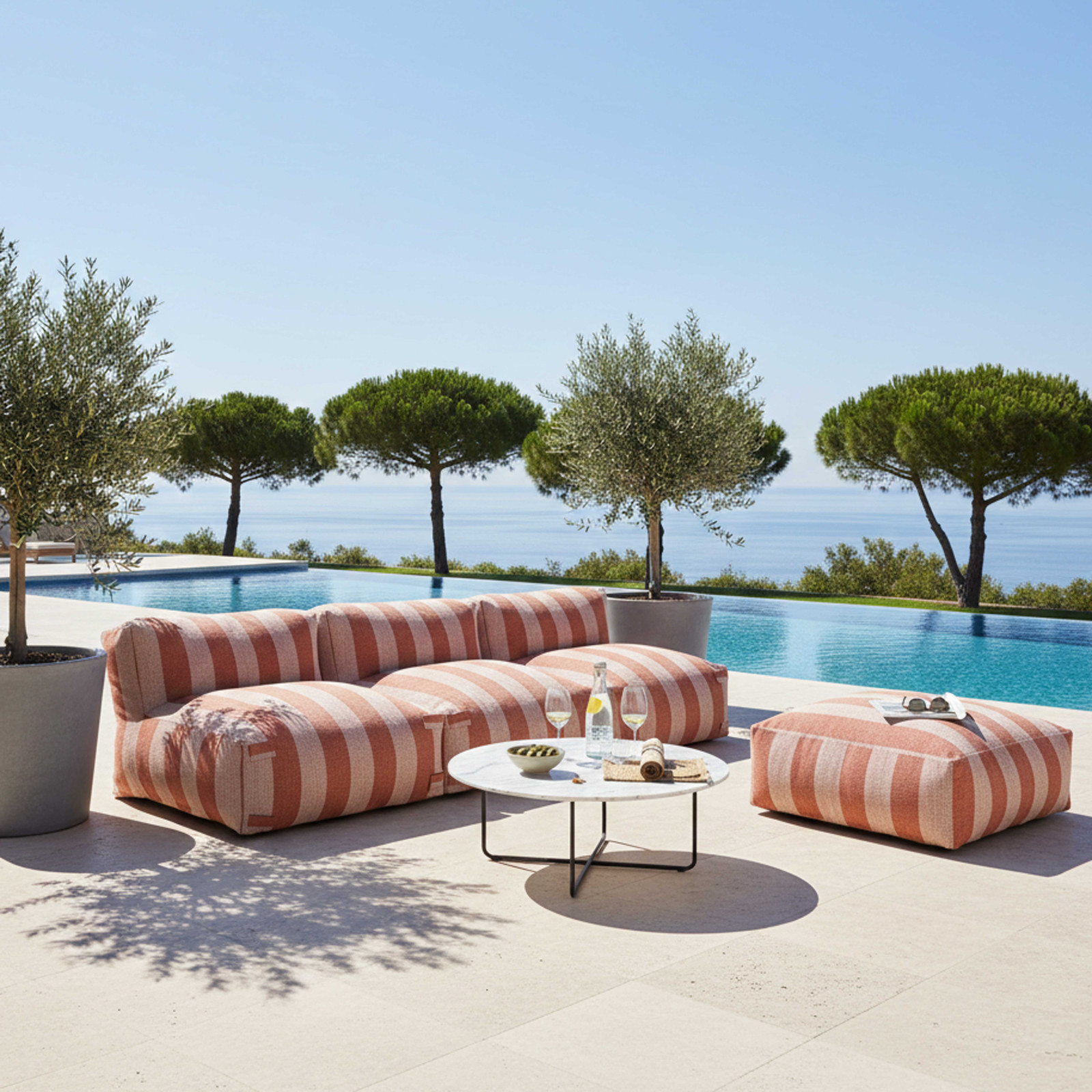 Salon de jardin modulable rayé 4 places avec 3 chauffeuses et 1 pouf