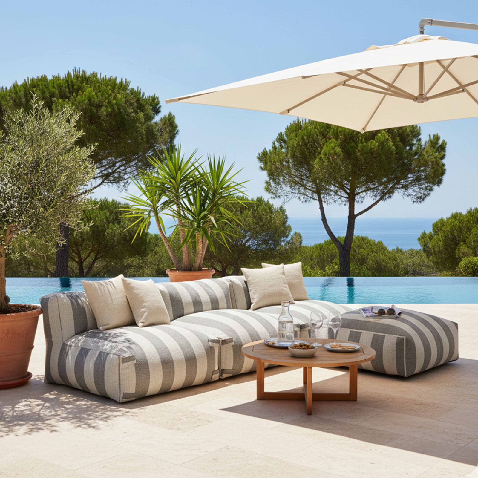Salon de jardin modulable rayé 4 places avec 3 chauffeuses et 1 pouf