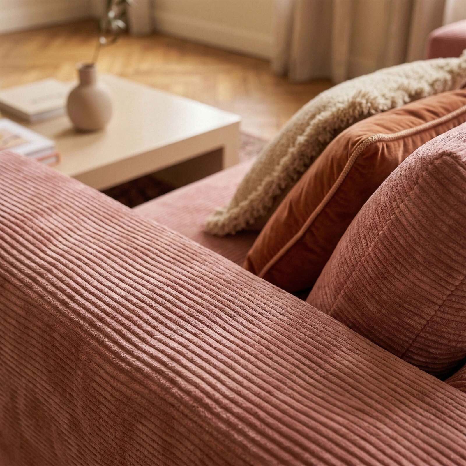 Canapé 2 places en tissu côtelé avec coussins