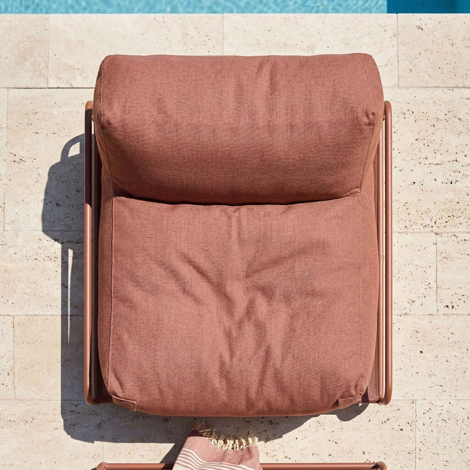 Chauffeuse pour salon de jardin modulable avec structure