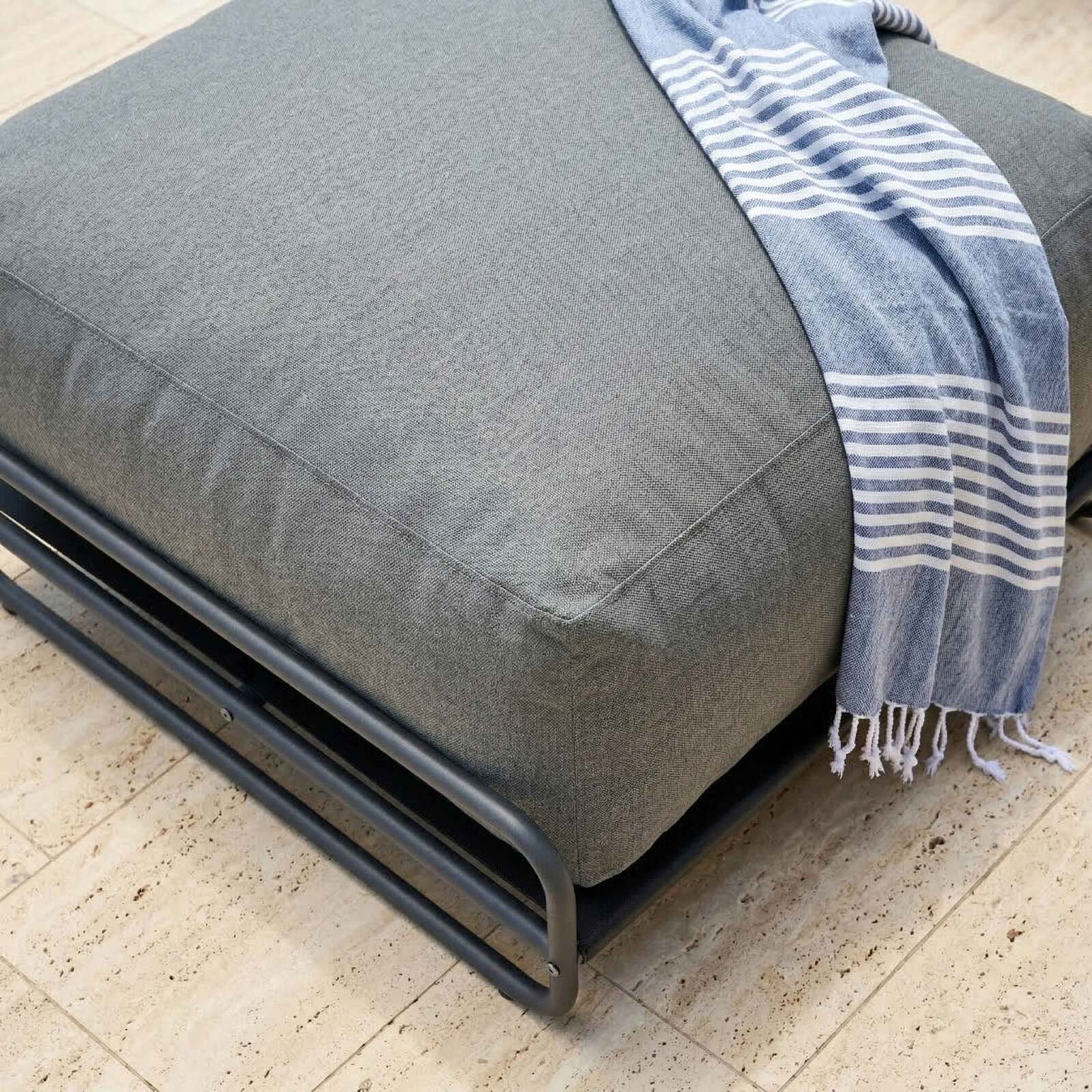 Pouf pour salon de jardin modulable avec structure