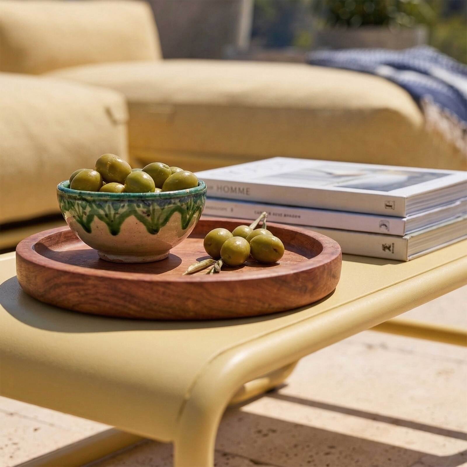 Salon de jardin modulable 5 places avec structure, 2 chauffeuses, 1 fauteuil d'angle, 1 méridienne, 1 pouf et table basse