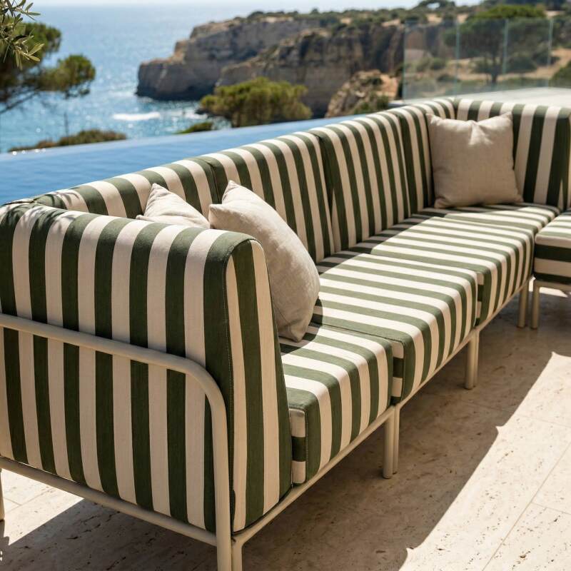Salon de jardin modulable rayé 5 places avec 2 chauffeuses, 2 fauteuils d'angle et un pouf (2/8)