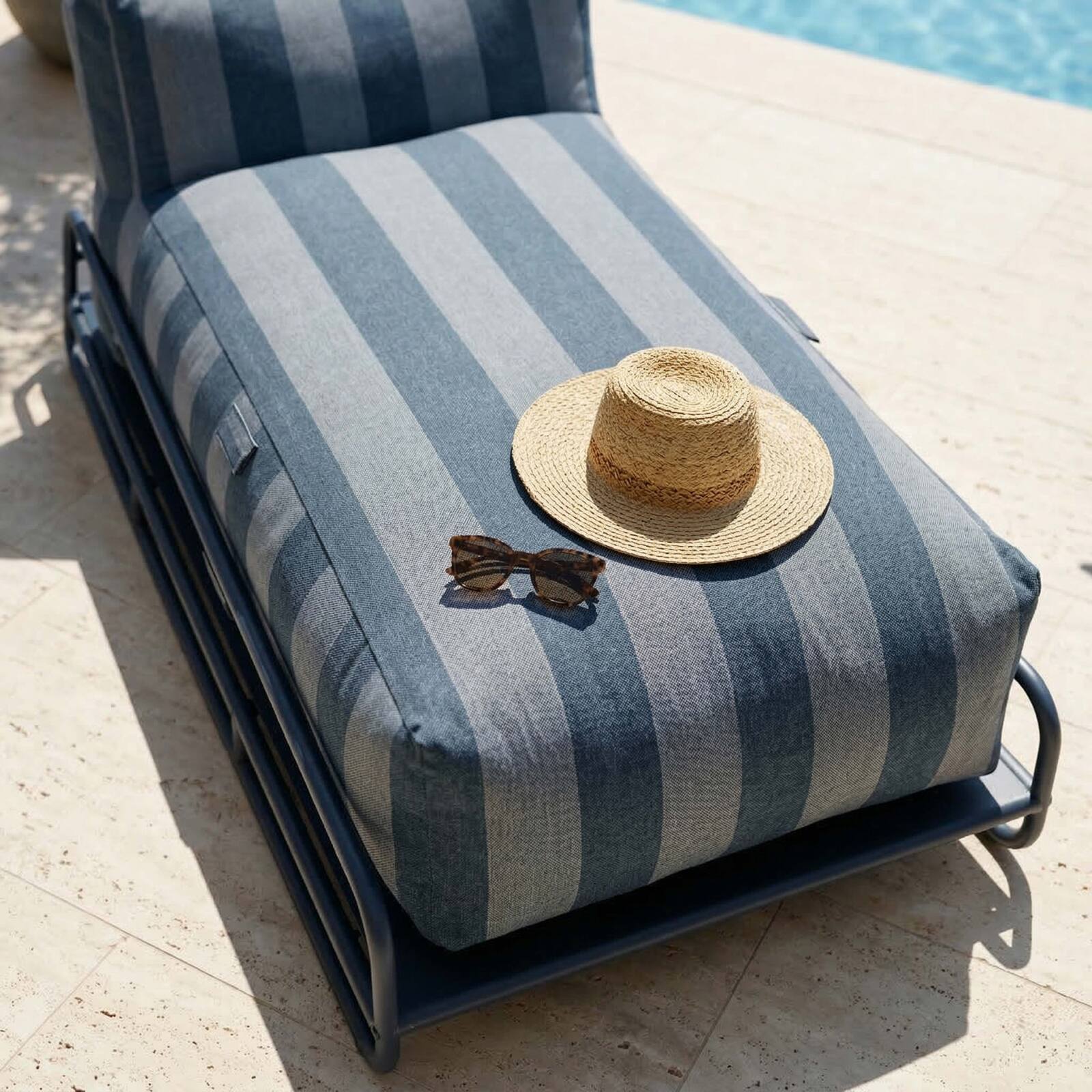 Méridienne modulable rayée pour salon de jardin avec structure