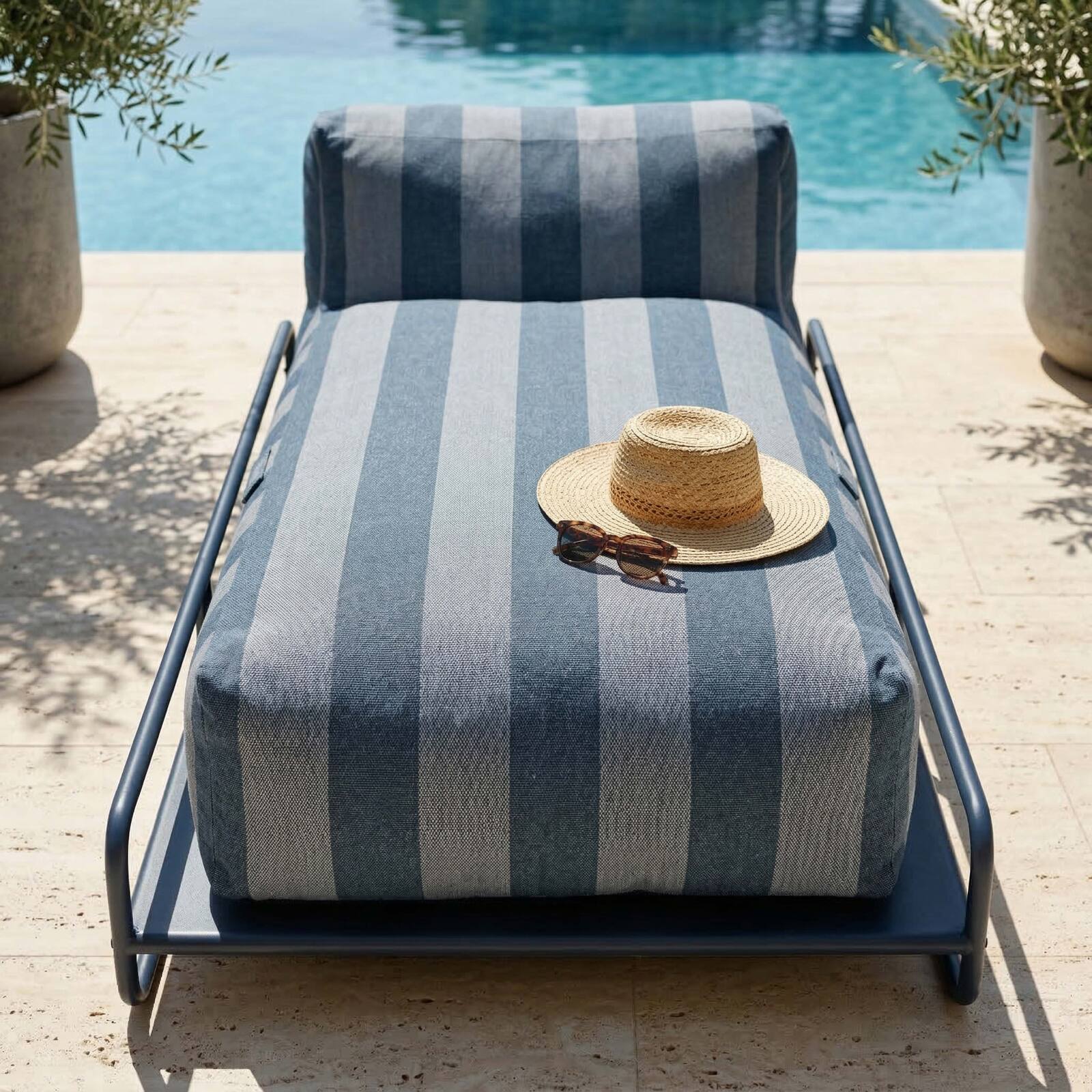 Méridienne modulable rayée pour salon de jardin avec structure