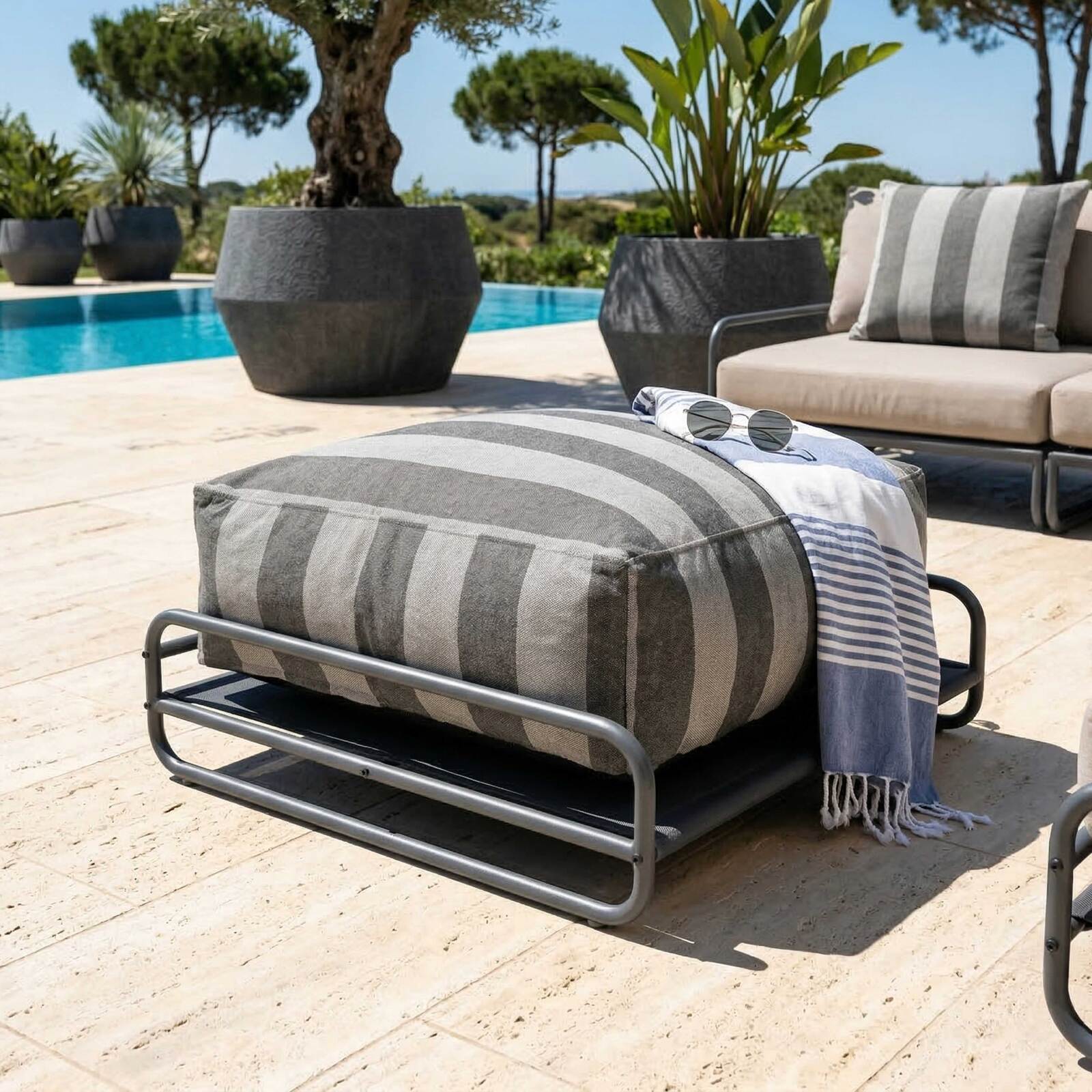 Pouf rayé pour salon de jardin modulable avec structure