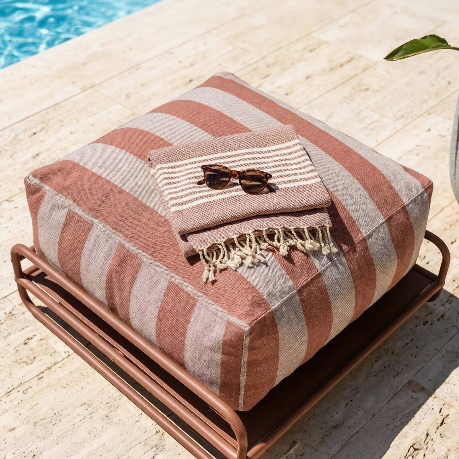 Pouf rayé pour salon de jardin modulable avec structure