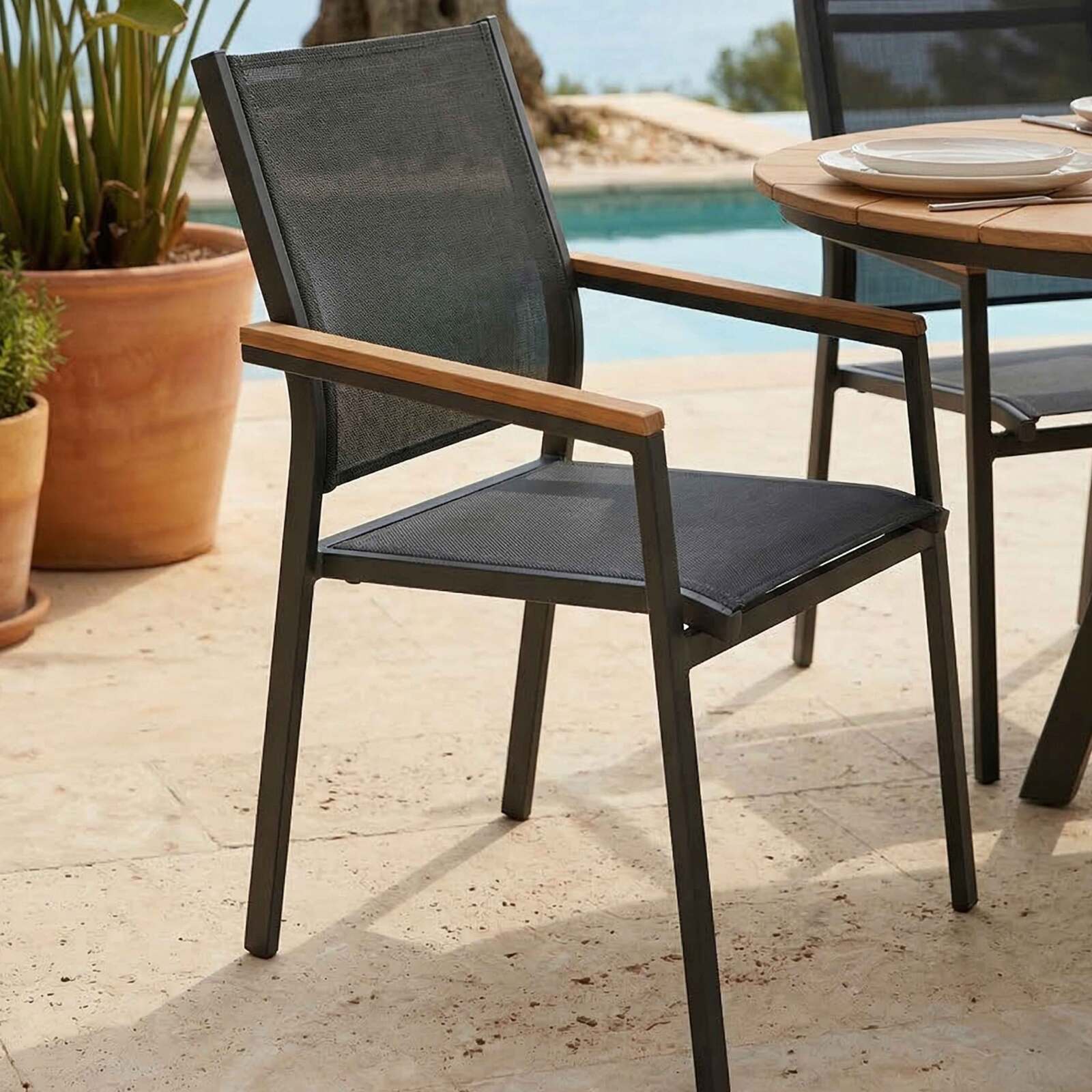 Chaise de jardin en aluminium et textilène avec accoudoirs