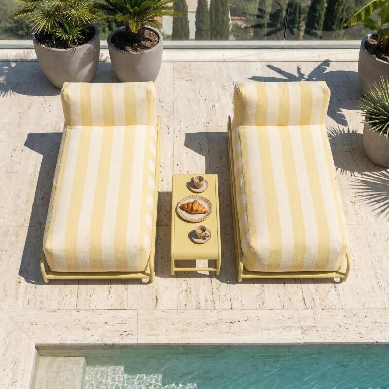 Salon de jardin modulable 2 places avec structure, 2 méridiennes rayées et table basse (2/7)