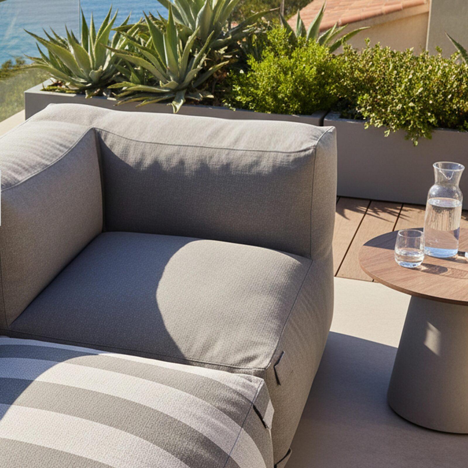 Salon de jardin modulable rayé 4 places avec 1 chauffeuse, 2 fauteuils d'angle et 1 pouf