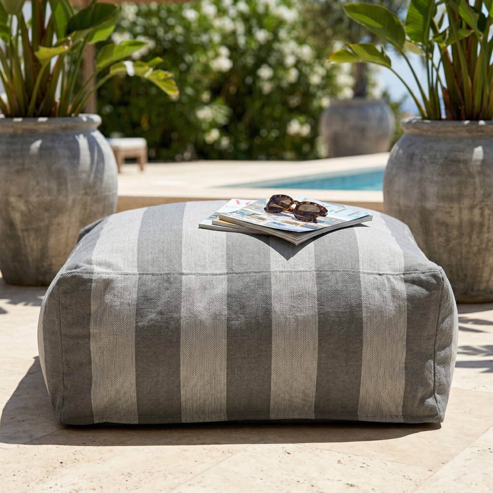 Pouf rayé pour salon de jardin modulable