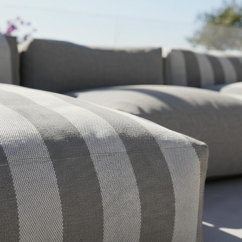 Salon de jardin modulable rayé 5 places avec 2 chauffeuses, 1 fauteuil d'angle, 1 méridienne et 1 pouf (3/7)