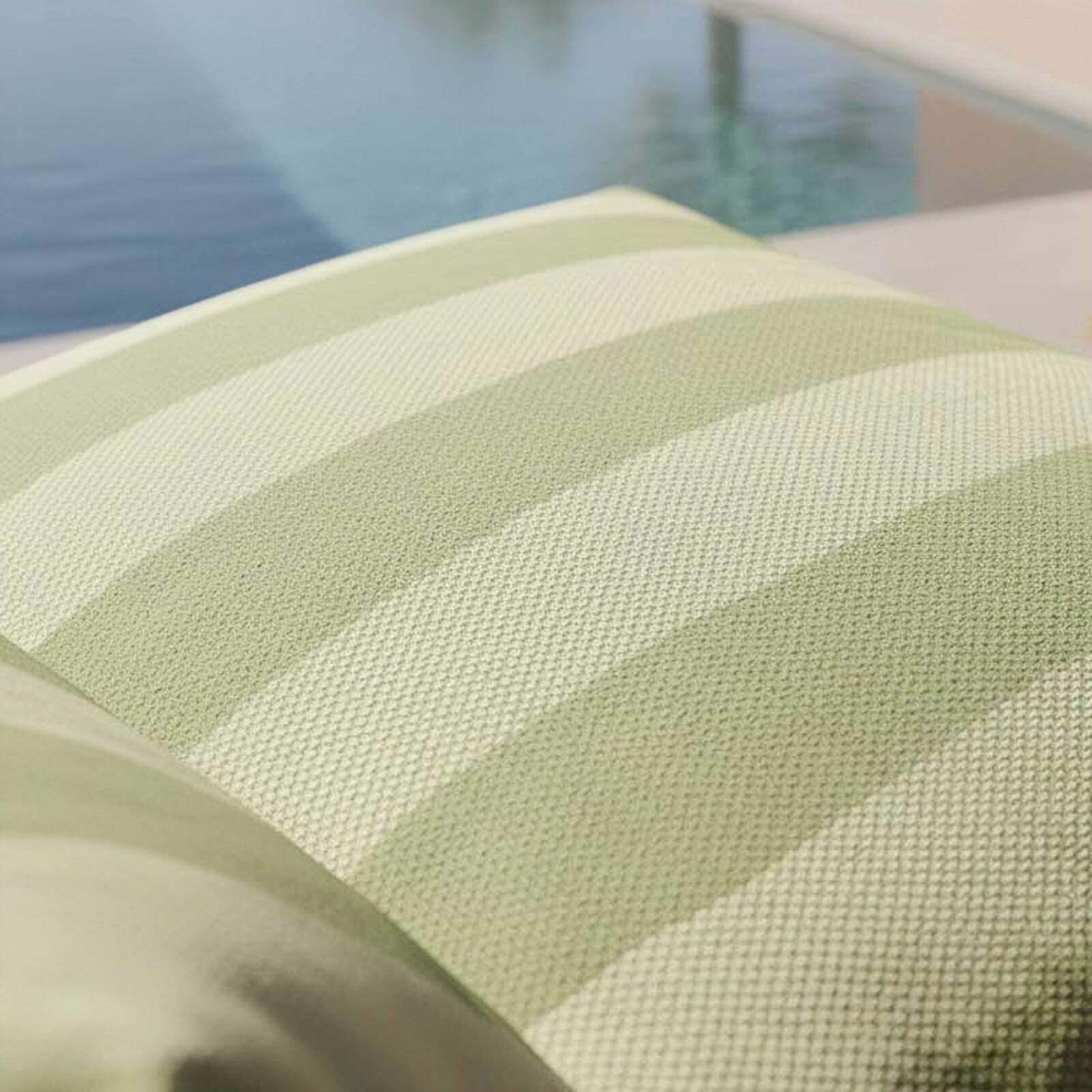 Salon de jardin modulable rayé 5 places avec 2 chauffeuses, 1 fauteuil d'angle, 1 méridienne et 1 pouf