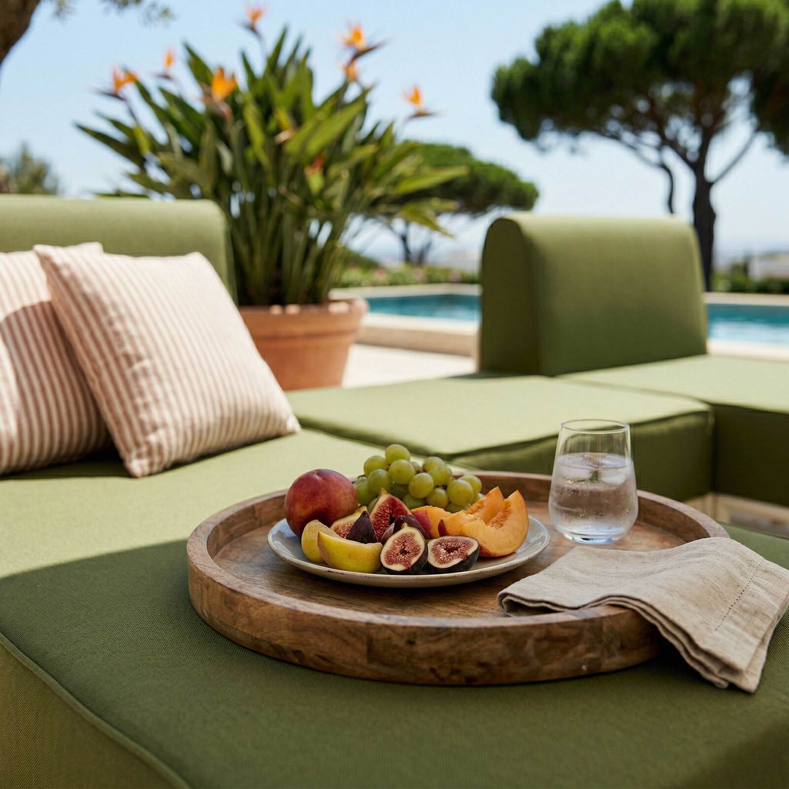 Salon de jardin modulable 3 places avec 2 méridiennes et 1 pouf