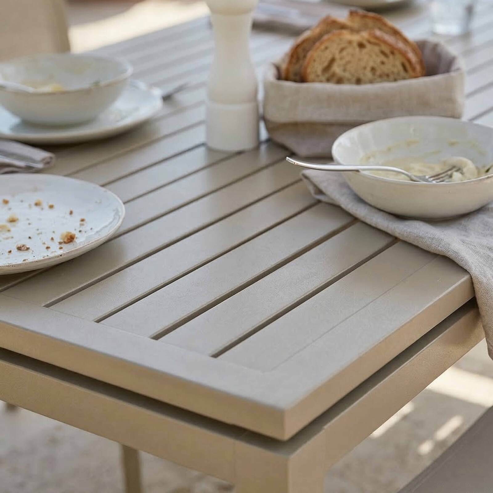 Table de jardin extensible en aluminium 180/240x90 cm et 8 chaises en textilène