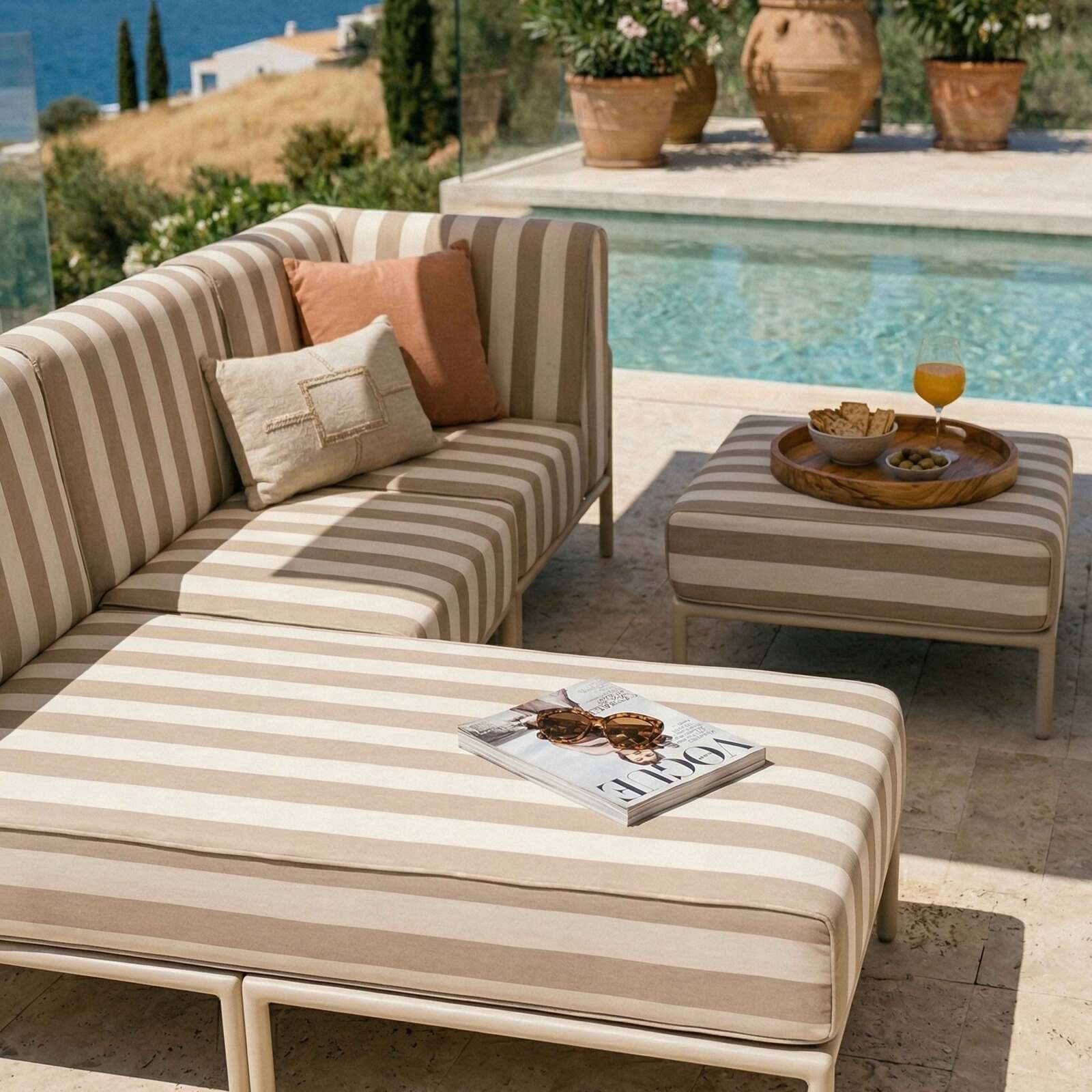 Salon de jardin modulable rayé 4 places avec 1 chauffeuse, 1 fauteuil d'angle, 1 méridienne et 1 pouf