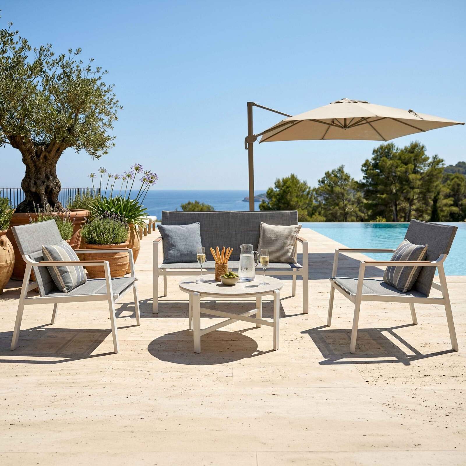 Salon de jardin 4 places en aluminium avec 1 canapé, 2 fauteuils et table basse