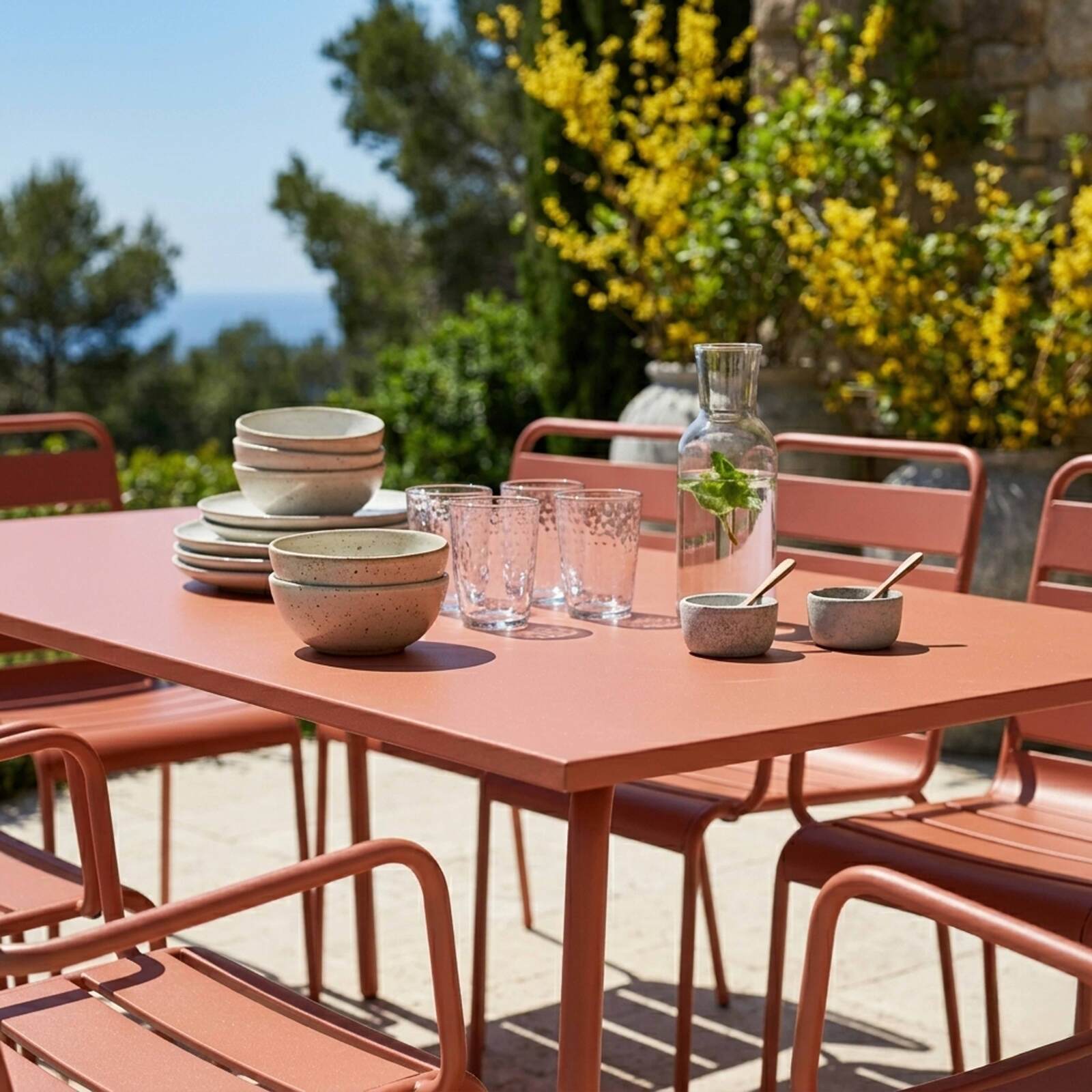 Table de jardin en métal 180x90 cm et 8 chaises avec accoudoirs