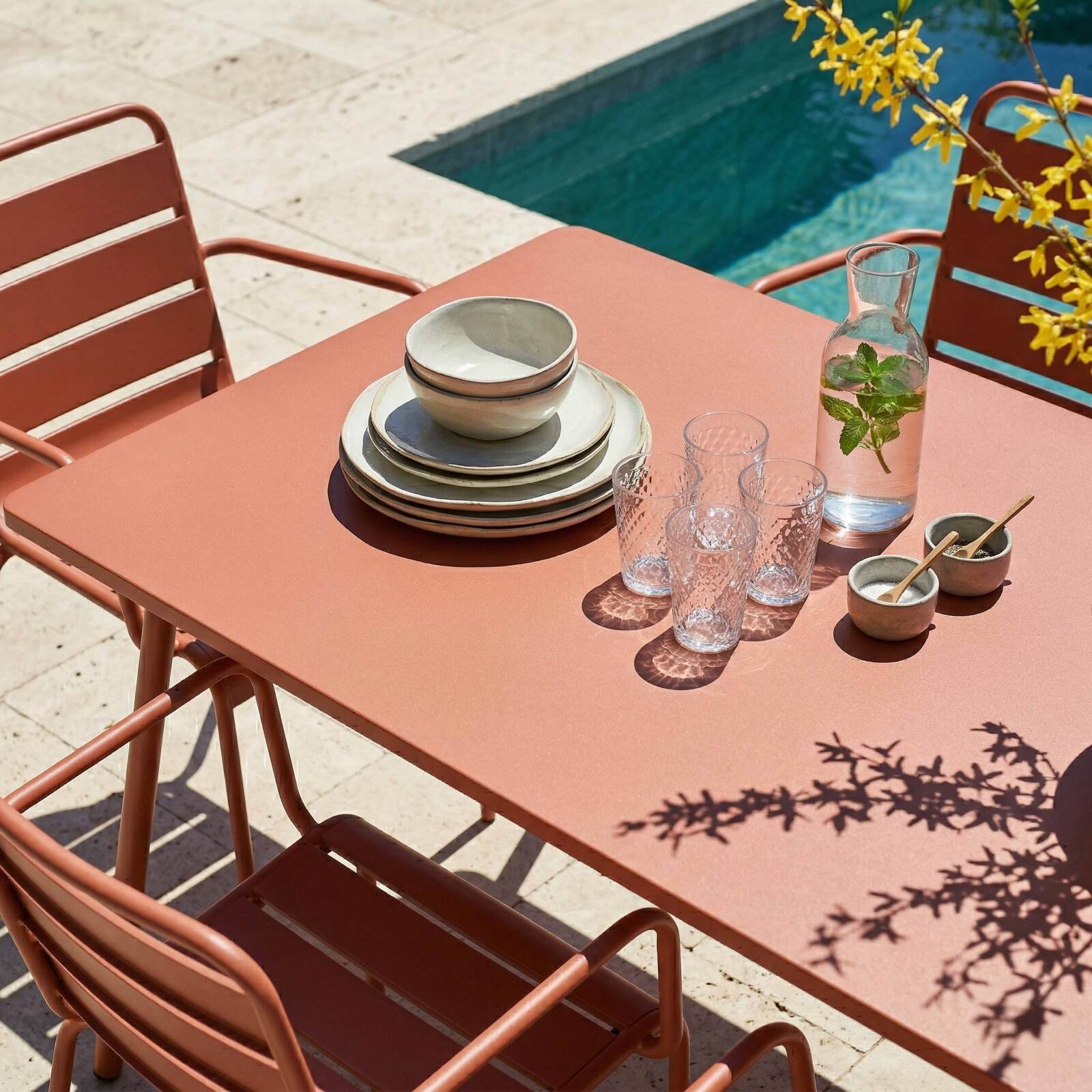 Table de jardin en métal 180x90 cm et 8 chaises avec accoudoirs
