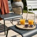 Fauteuils de jardin bas en métal et repose-pieds dépareillés - Lot de 2