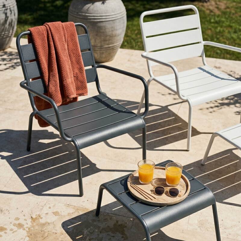 Fauteuils de jardin bas en métal et repose-pieds dépareillés - Lot de 2 (2/7)