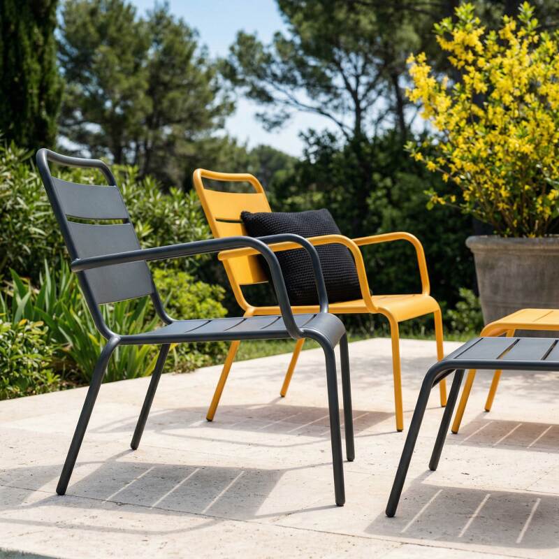 Fauteuils de jardin bas en métal et repose-pieds dépareillés - Lot de 2 (3/7)