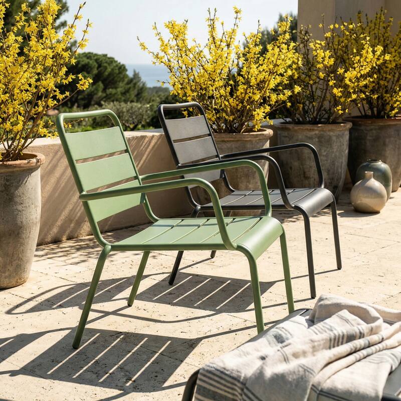 Fauteuils de jardin bas en métal et repose-pieds dépareillés - Lot de 2 (2/7)