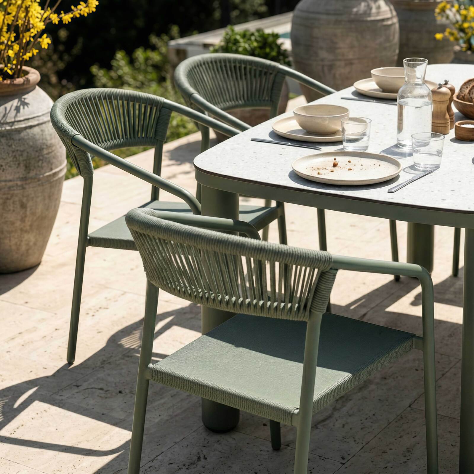 Table de jardin structure en aluminium 150x90 cm et 6 chaises en textilène