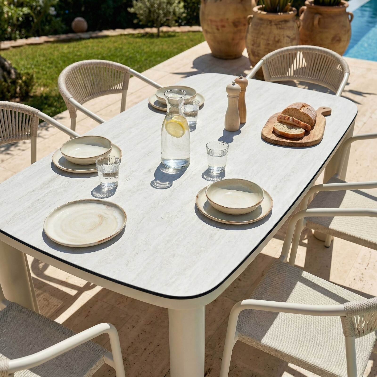 Table de jardin structure en aluminium 150x90 cm et 6 chaises en textilène