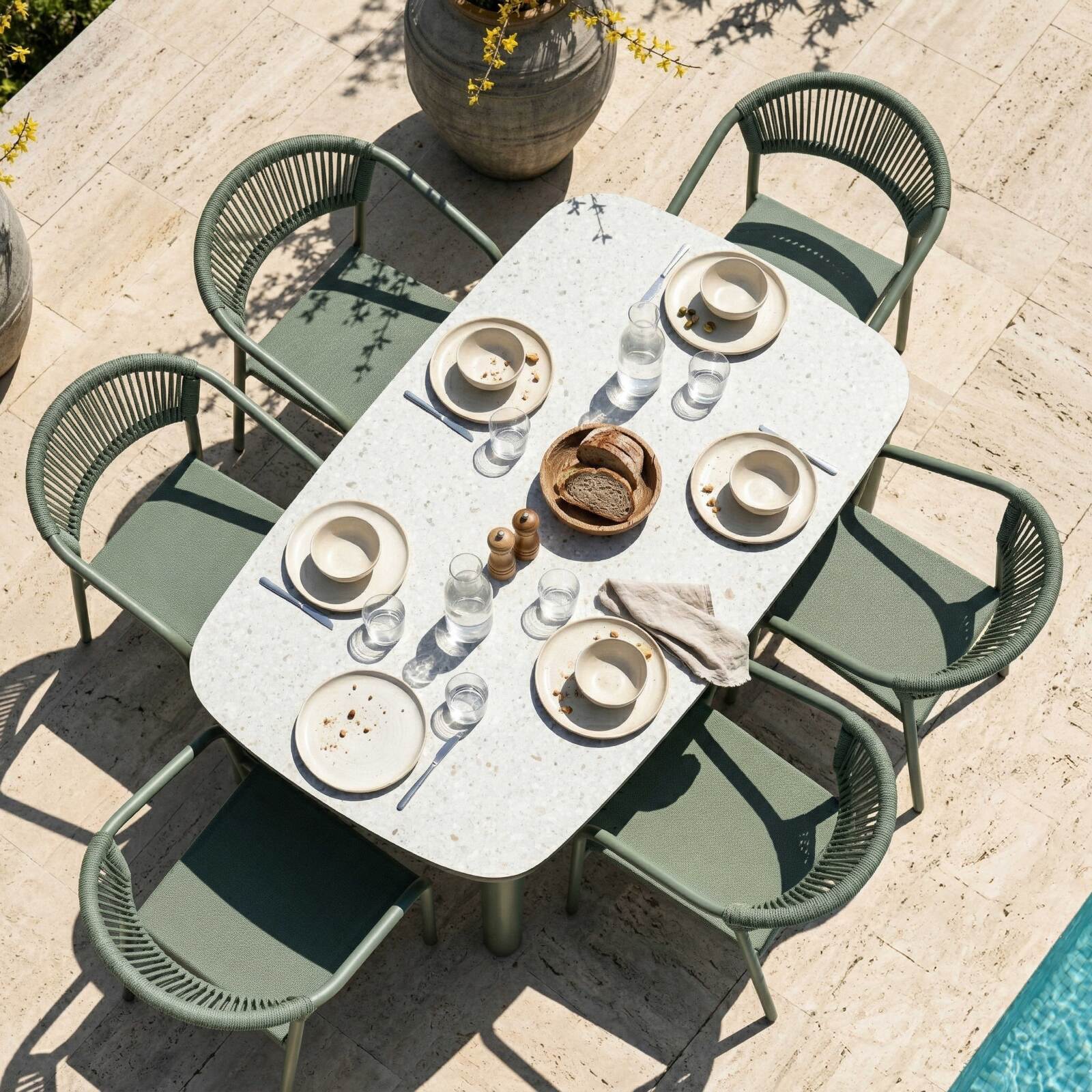 Table de jardin structure en aluminium 150x90 cm et 6 chaises en textilène