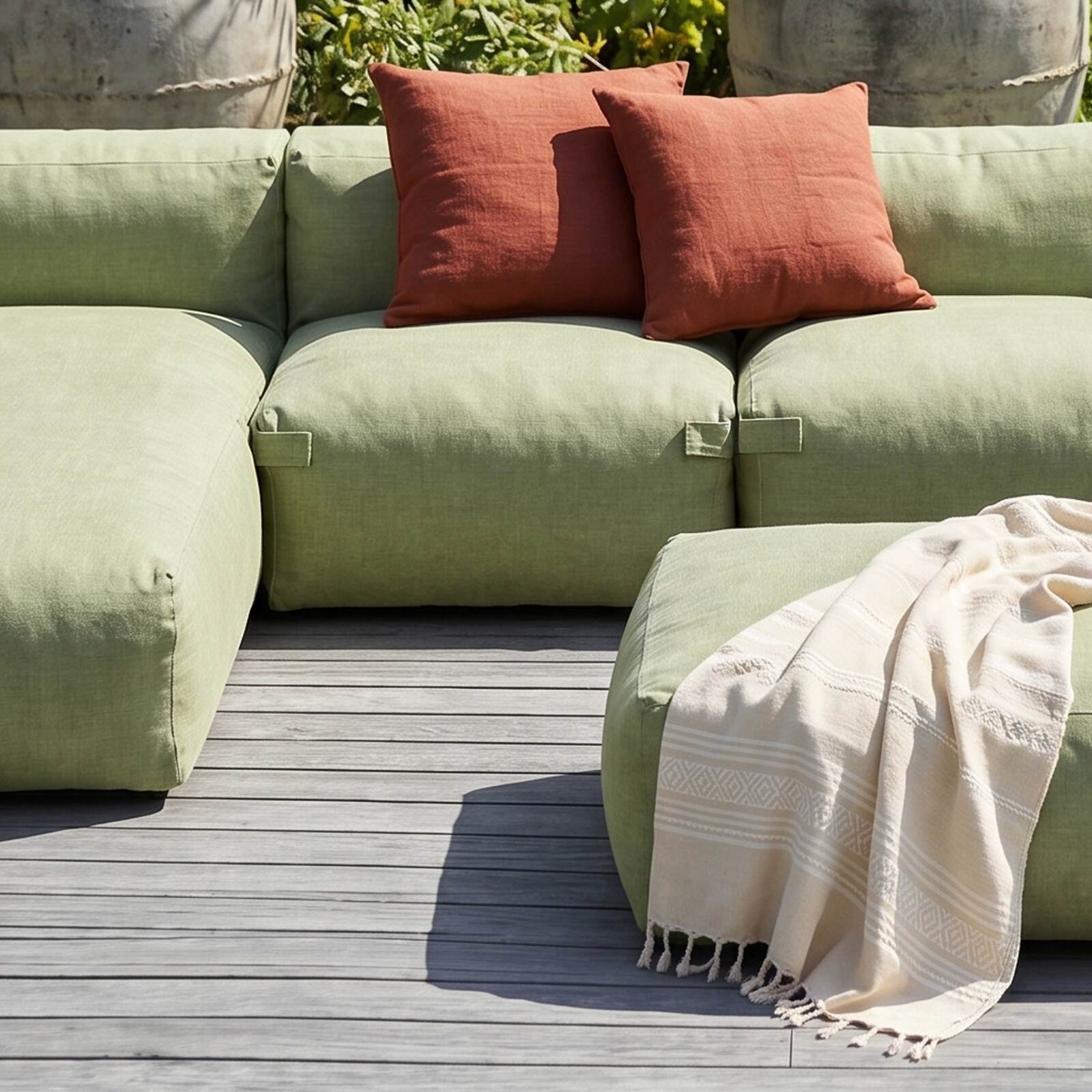 Salon de jardin modulable 8 places avec 5 chauffeuses, 1 fauteuil d'angle, 1 méridienne et 1 pouf