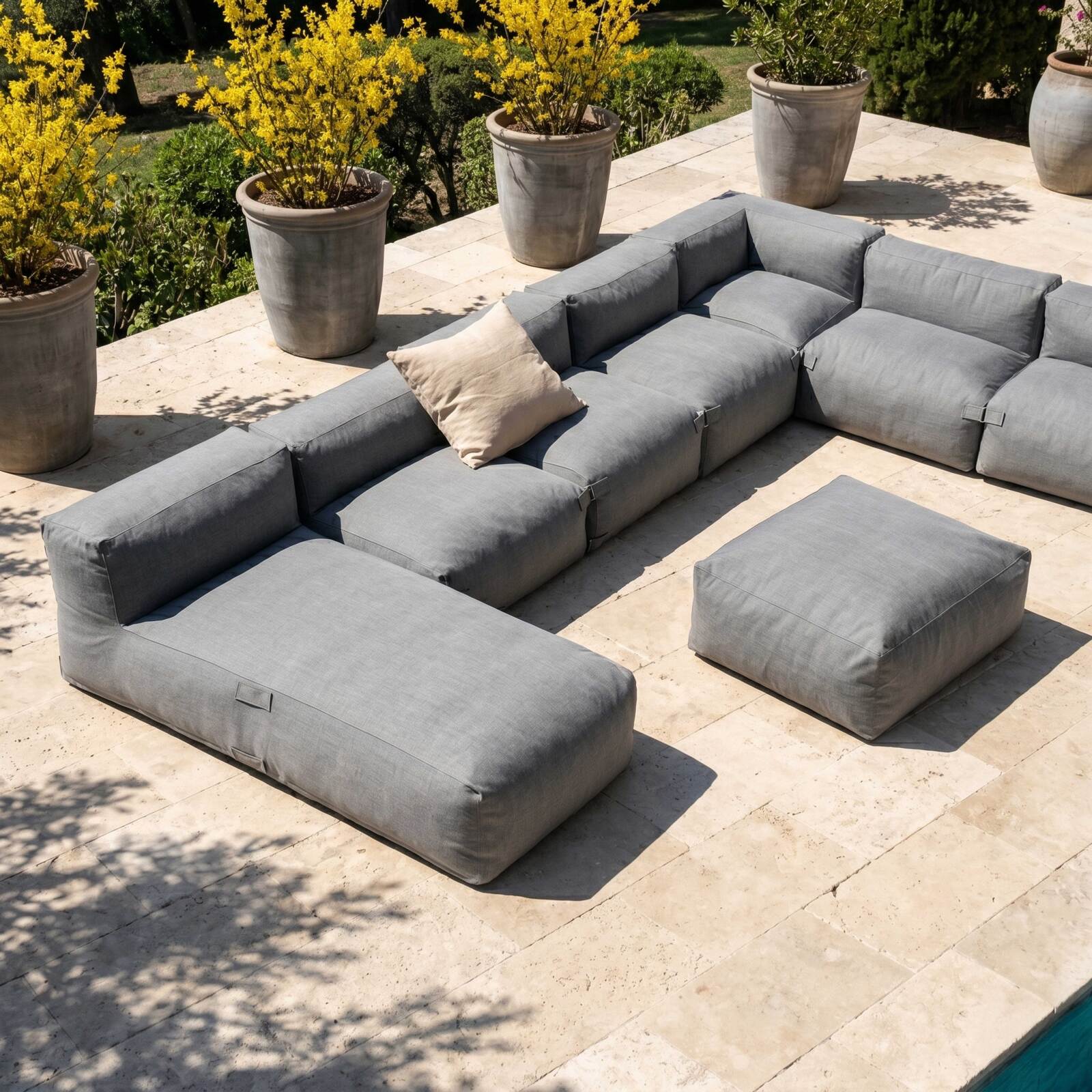 Salon de jardin modulable 8 places avec 5 chauffeuses, 1 fauteuil d'angle, 1 méridienne et 1 pouf