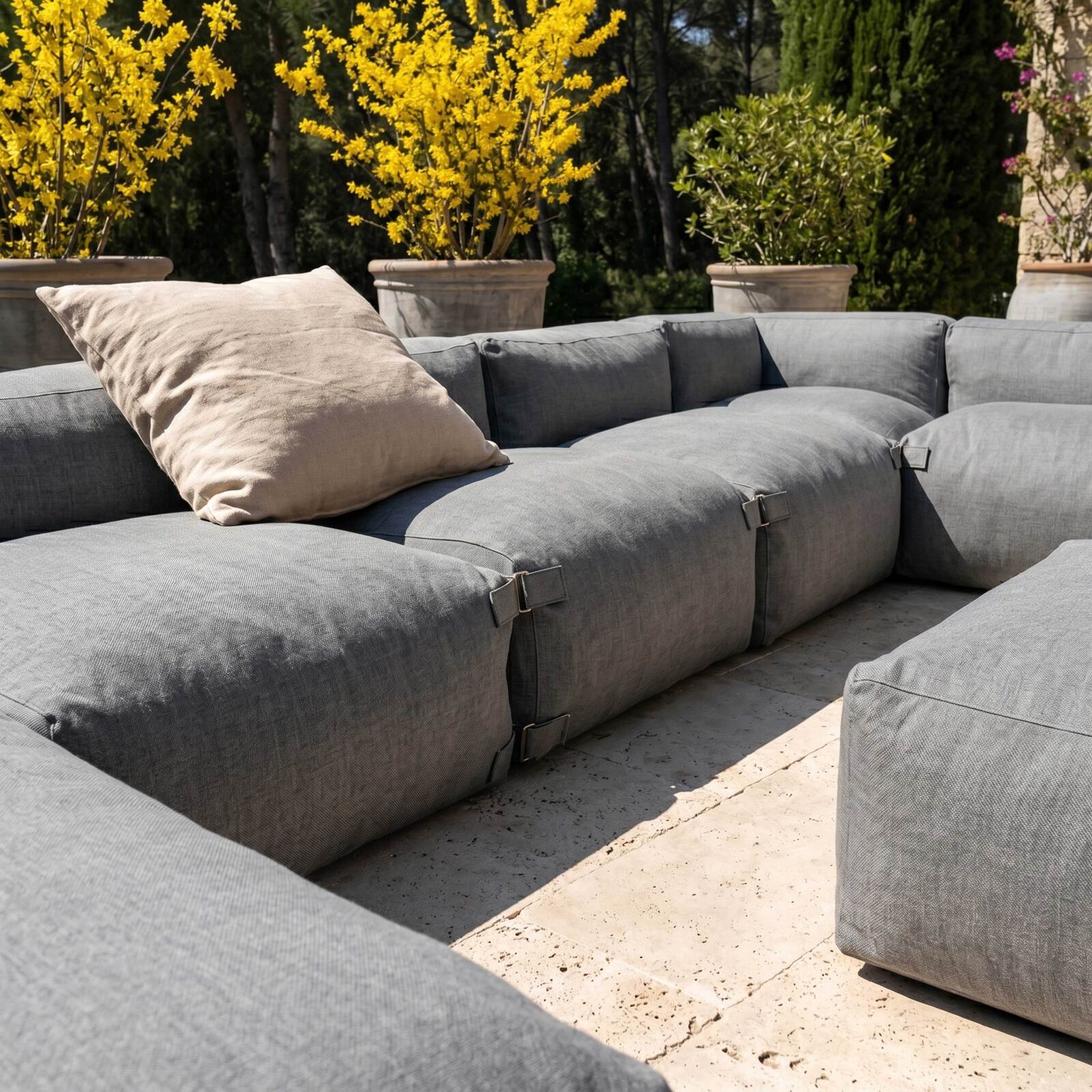 Salon de jardin modulable 8 places avec 5 chauffeuses, 1 fauteuil d'angle, 1 méridienne et 1 pouf