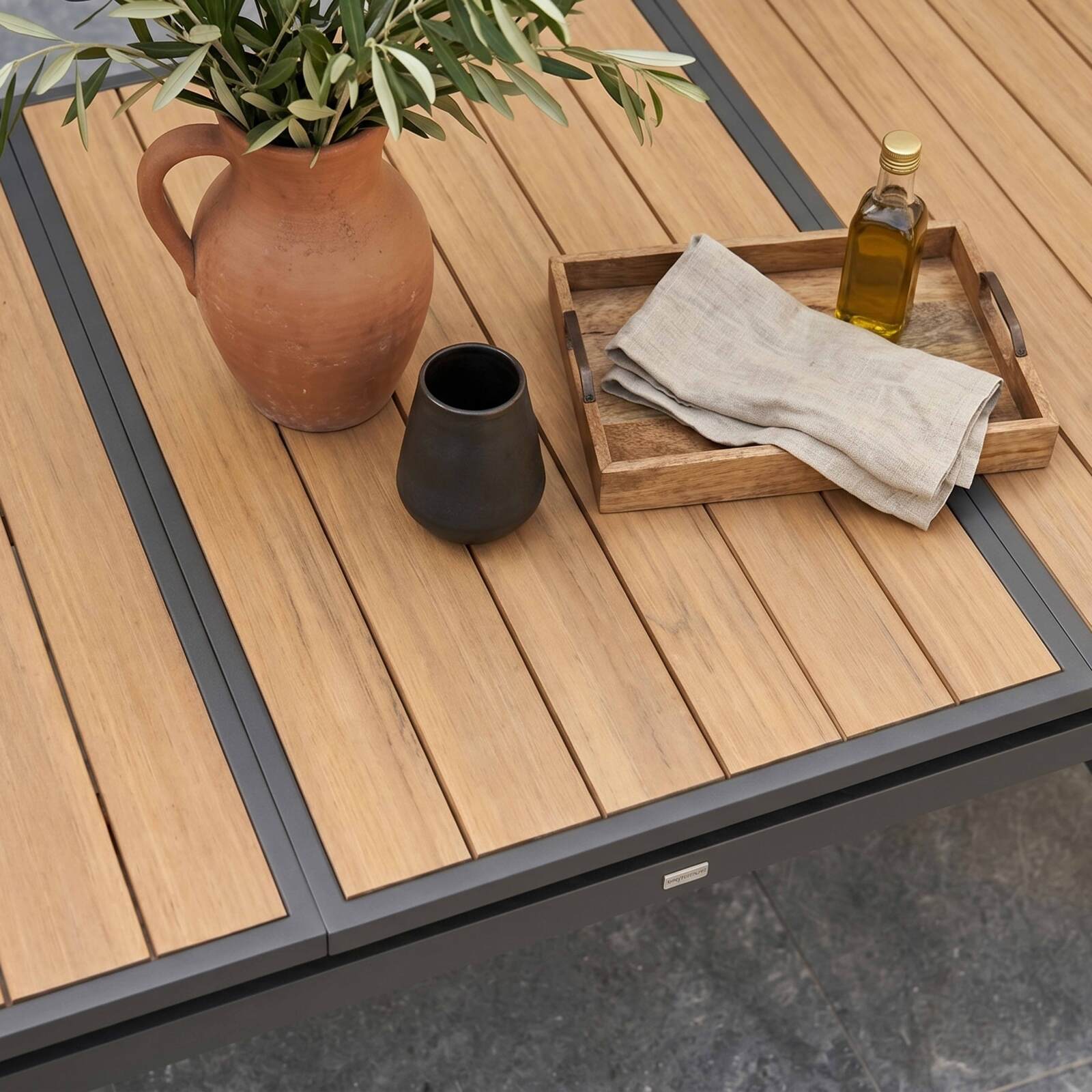 Table de jardin extensible en aluminium et effet bois 8 à 10 personnes 187/250x90 cm