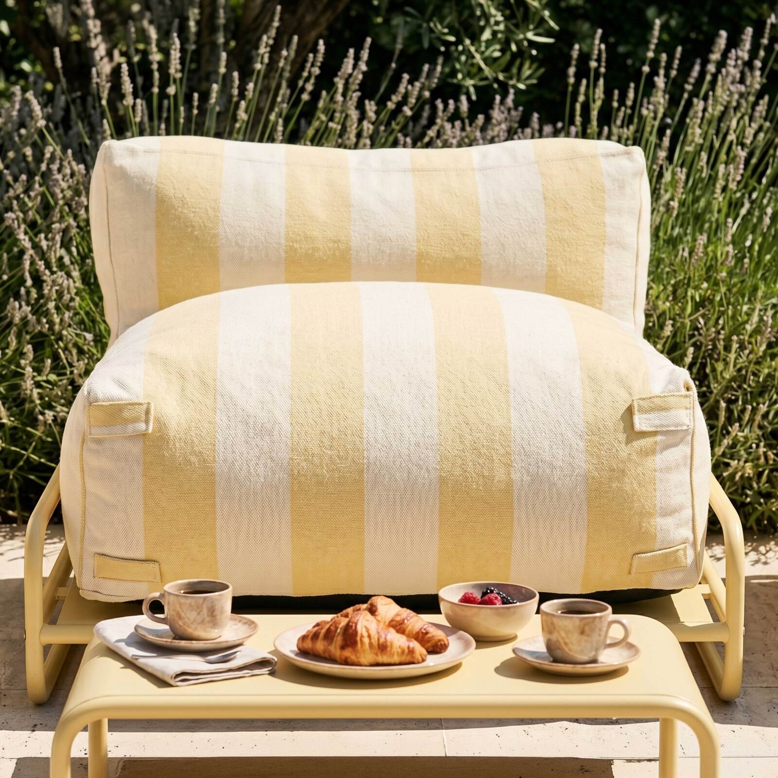Salon de jardin modulable rayé 4 places avec structure, 3 chauffeuses, 1 pouf et table basse
