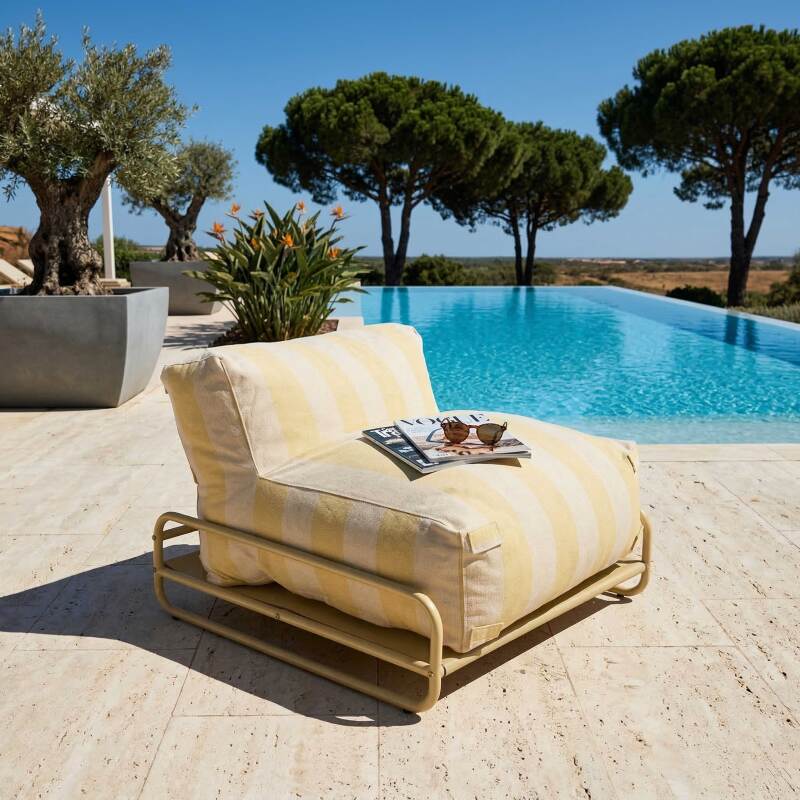 Salon de jardin modulable rayé 4 places avec structure, 3 chauffeuses, 1 pouf et table basse (4/7)